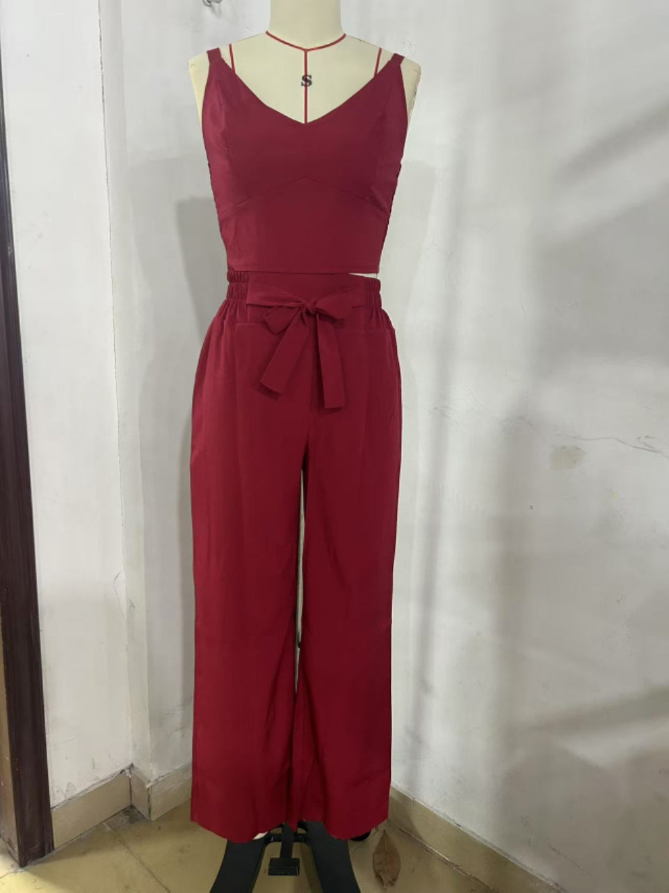 Costume deux pièces plissé élastique mince de couleur unie pour femmes