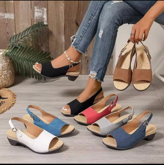 Sandales confort femme à talon bas – Style été léger .