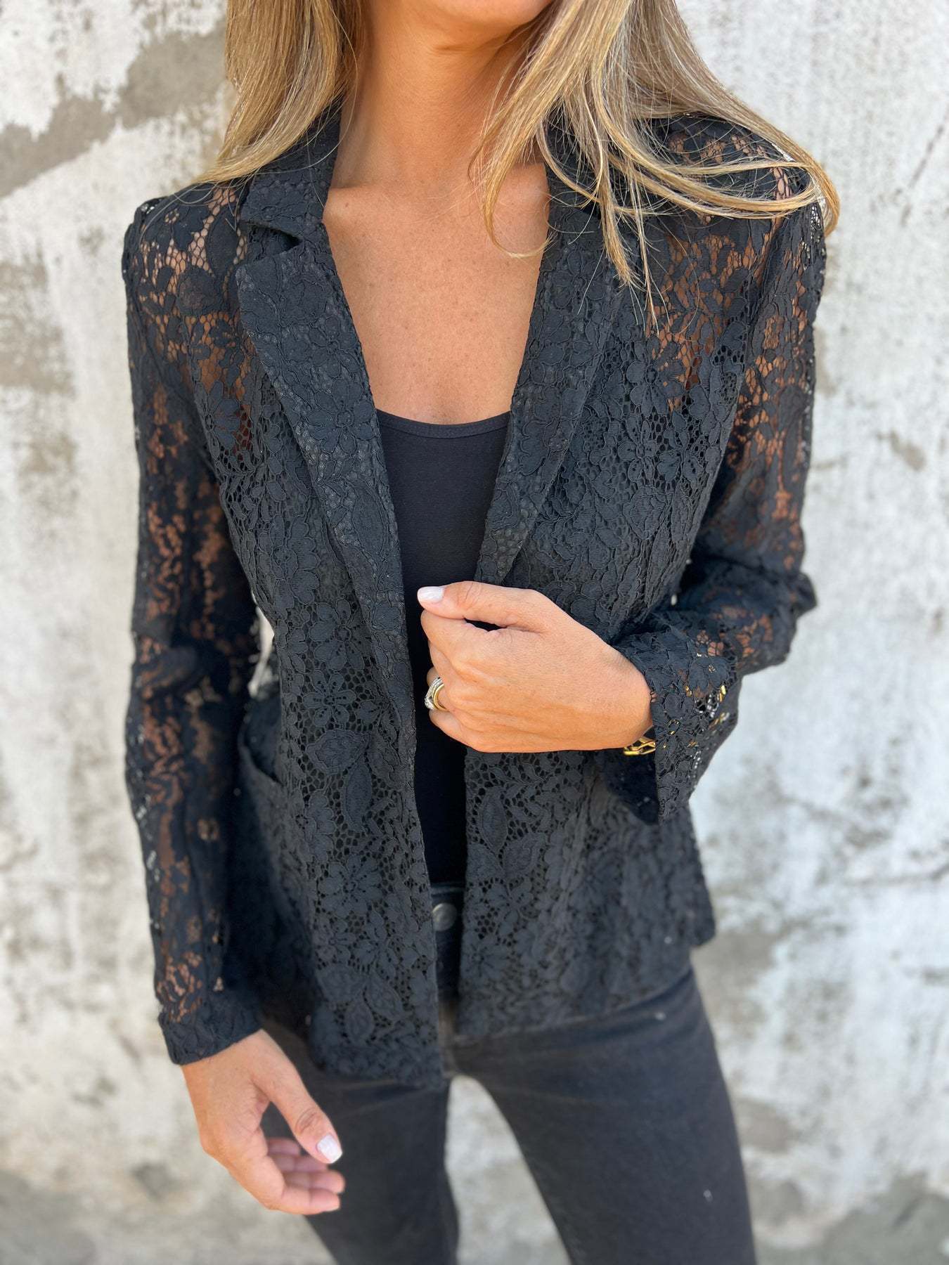 Costume chemise en dentelle de mode pour femmes